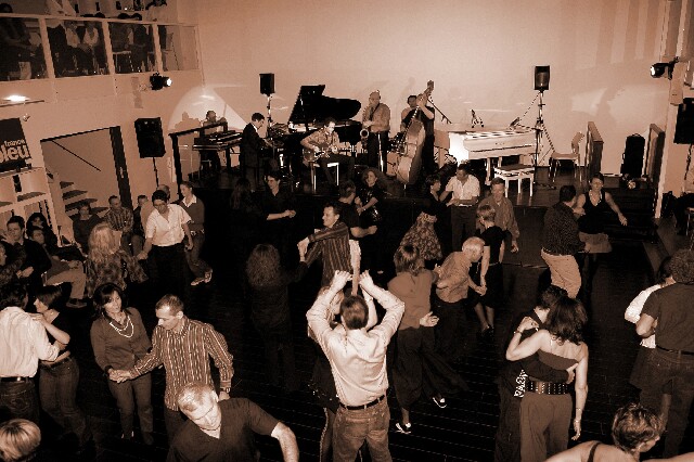 min 2006 12 16 beaune boogie 359 sepia